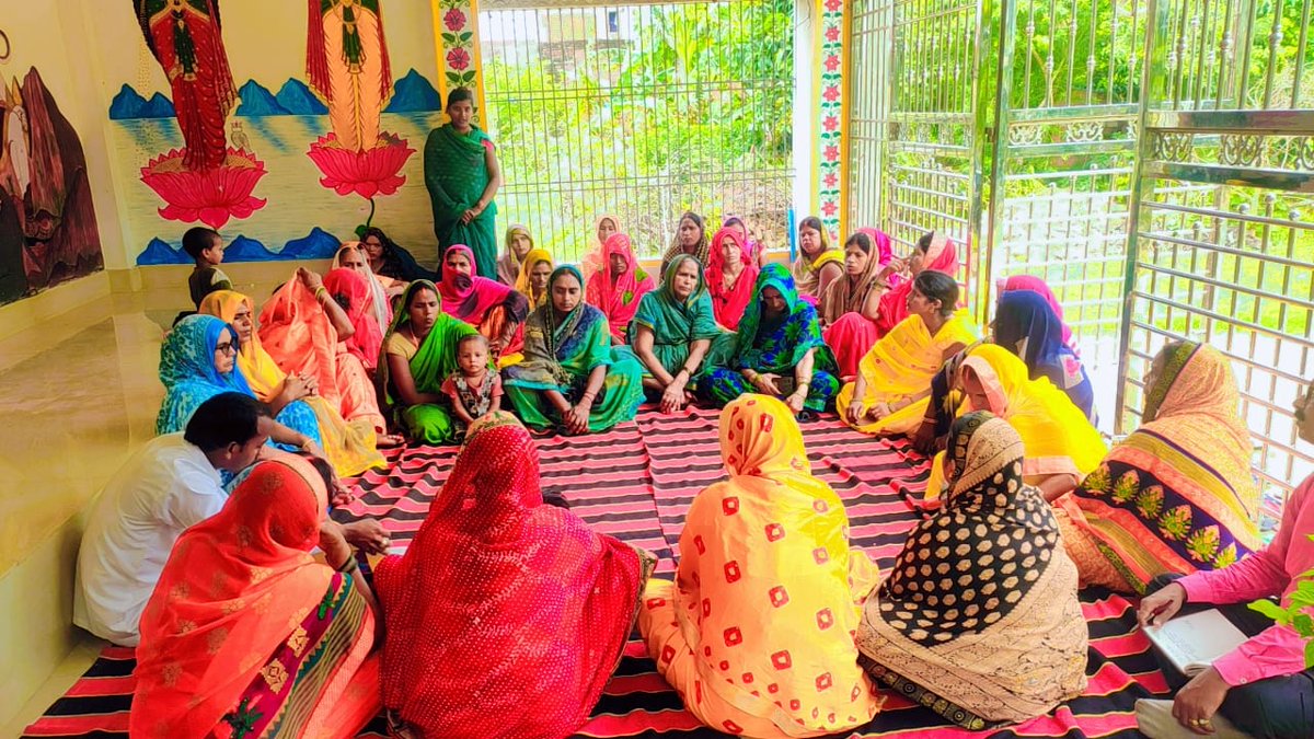 brlps_kaimur's tweet photo. Today Manager IBCB and Manager Farm visited Shivaji VO in Badkagaon, Rampur block.
Main points of discussion were strengthening of CBOs through following 'Ashtasutra', and livelihood generation through farming interventions.
#Rampur #Kaimur #JEEViKA #BRLPS #Farm #IBCB https://t.co/RiMg2AJ8pw