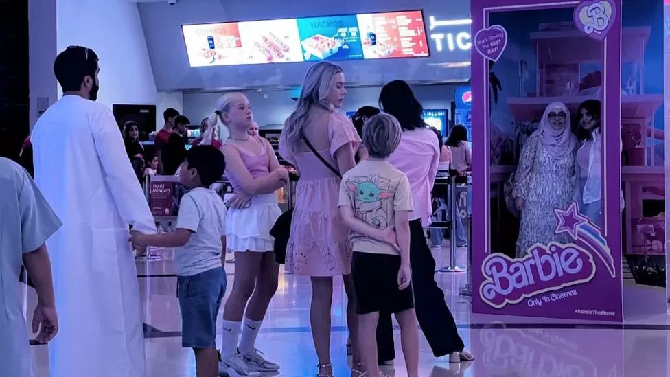 WorldNewsFlare's tweet photo. Kuwait Bans Barbie while Lebanon Calls for Action - Unfolding Controversies 🚫🎀 

#Barbie #Ban #LebanonAdvocacy #PACTAct #Hawaii 
#KathyGriffin #Snoopy #LionDay https://t.co/El36NR587X