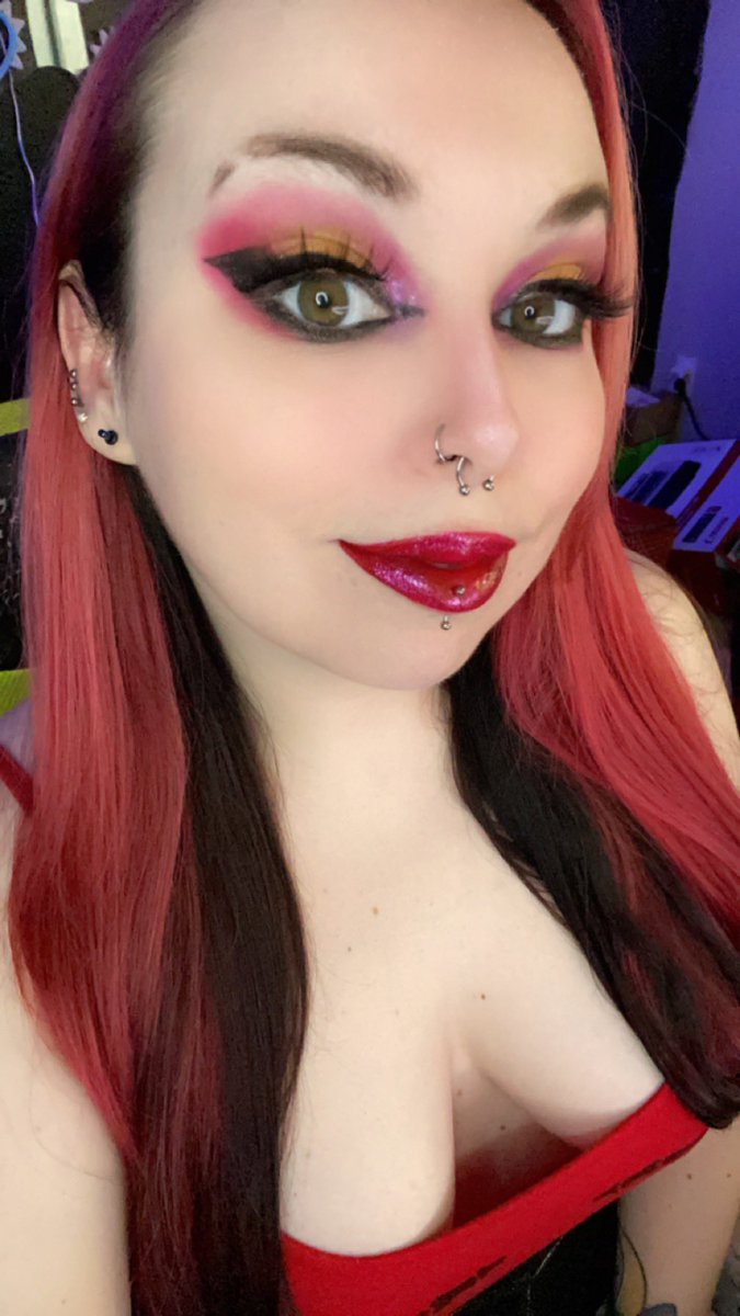 BishNamedRed's tweet photo. Streaming at 12pm est! Come hang out! 

#redhead #gothgirl #tattooedgirl #gamergirl #StreamerCommunity https://t.co/Arrne6t9je