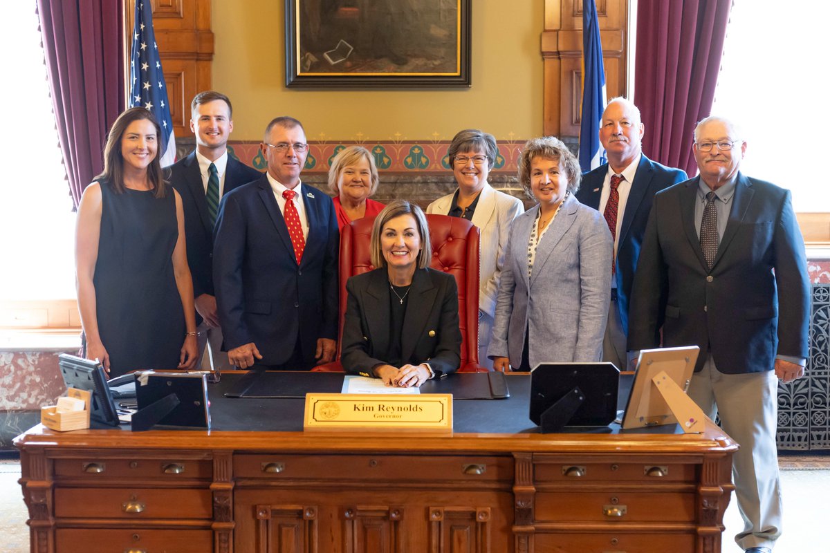 IowaSoybeans (@iowasoybeans) on Twitter photo Iowa soybean 🌱 farmers joined <a href="/IAGovernor/">Gov. Kim Reynolds</a> today to commemorate Soybean Month in Iowa. Learn more about how soybeans elevate Iowa and what the future holds >> iasoybeans.com/newsroom/press… Iowa soybean 🌱 farmers joined <a href="/IAGovernor/">Gov. Kim Reynolds</a> today to commemorate Soybean Month in Iowa. Learn more about how soybeans elevate Iowa and what the future holds >> iasoybeans.com/newsroom/press…