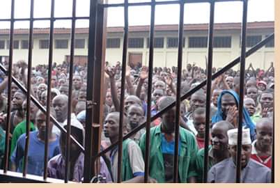 KUF_ASBL's tweet photo. #Burundi
1.Umukuru w'ibobero rya @RumongeProvince arapfunzwe inyuma yo kurekura abanyororo ata muco urimwo.
Bivurwa ko #NKURIKIYE_Patrice afise ipete rya #LtCol de police,yariye igiturire kugira arekure abanyororo bashika 8 bari bapfungiwe mur'iryo bohero yararongoye. https://t.co/WG1JPHairP