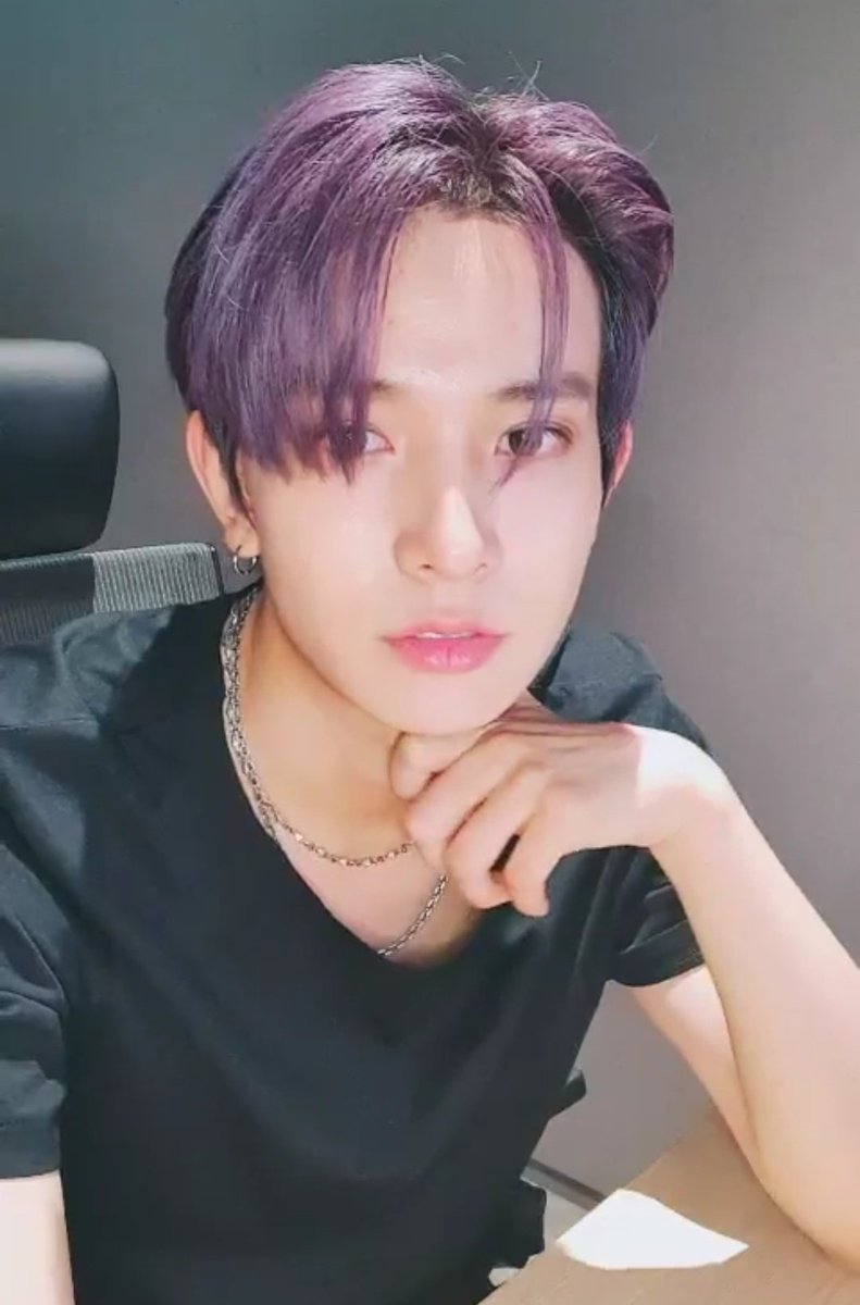 #heeseung in plain black shirt 🫠