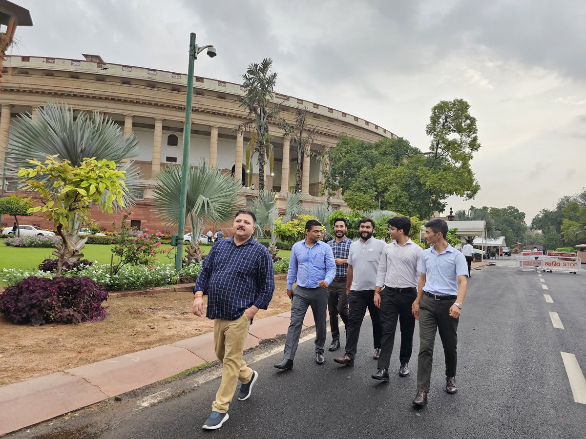Arv_ind_sharma's tweet photo. आज का दिन बहुत विशेष रहा!! 

World Lion Day के मौके पर हमारे प्रधानमंत्री नरेंद्र मोदी जी की लोकसभा में दहाड़ का साक्षी बना। 

प्रधानमंत्री जी आपका संकल्प और सेवा भाव सदैव प्रेरणा स्रोत है। https://t.co/i3rK08BWzp