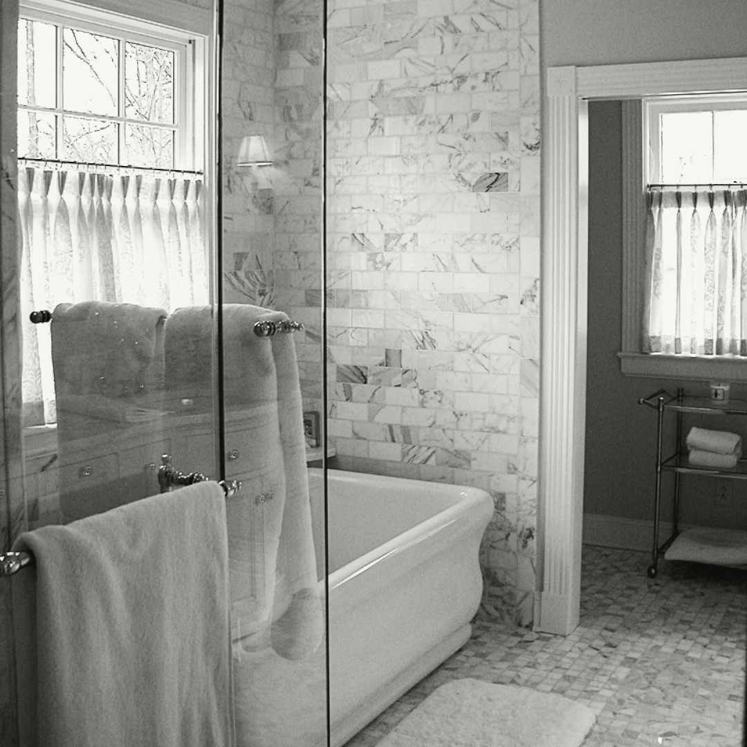 Home
.
.
.
#nashvilletn
#nashvillehomes
#nashvillearchitects
#bathroomdesign
#tile
#southernliving
#marbledesign
#bathtubs