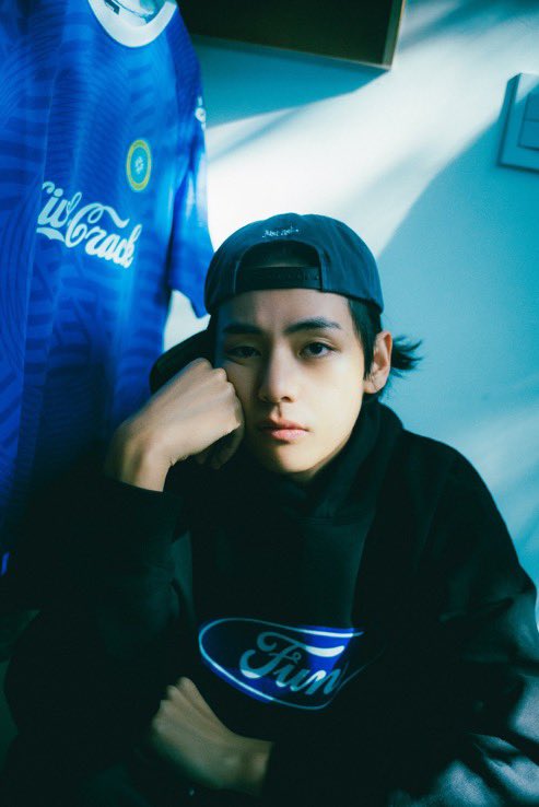 PopBase's tweet photo. V of BTS stuns in new concept photos to ‘Layover.’ Out Friday, September 8th. https://t.co/efHjm4BtlI