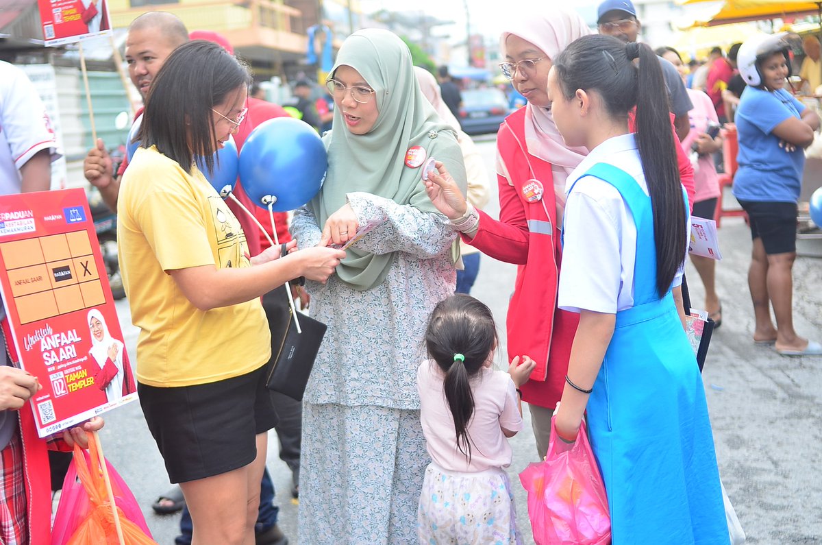 anfaalsaari's tweet photo. 8 Ogos 2023 - Walkabout dan ziarah di sekitar Taman Selayang Baru di DUN Taman Templer

#Anfaal4Templer 
#KitaSelangor 
#ArusMerahKuning 
#PerpaduanSelangor 
#MalaysiaMADANI 
#PerpaduanREADY 
#RahmahUntukTempler https://t.co/SnT2NJNnmz