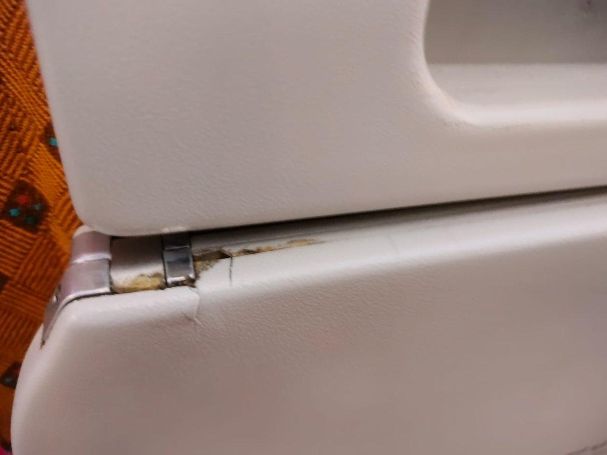 meenakship05's tweet image. @airindia - time for me to take business elsewhere !! Respite several follows - i still experience a 15 hour flight journey - that shakes a person in the air !! What are you really upto?  Any courtesy left ? 
#AI191 BOM to New York/EWR 
No mention of refund from @airindia