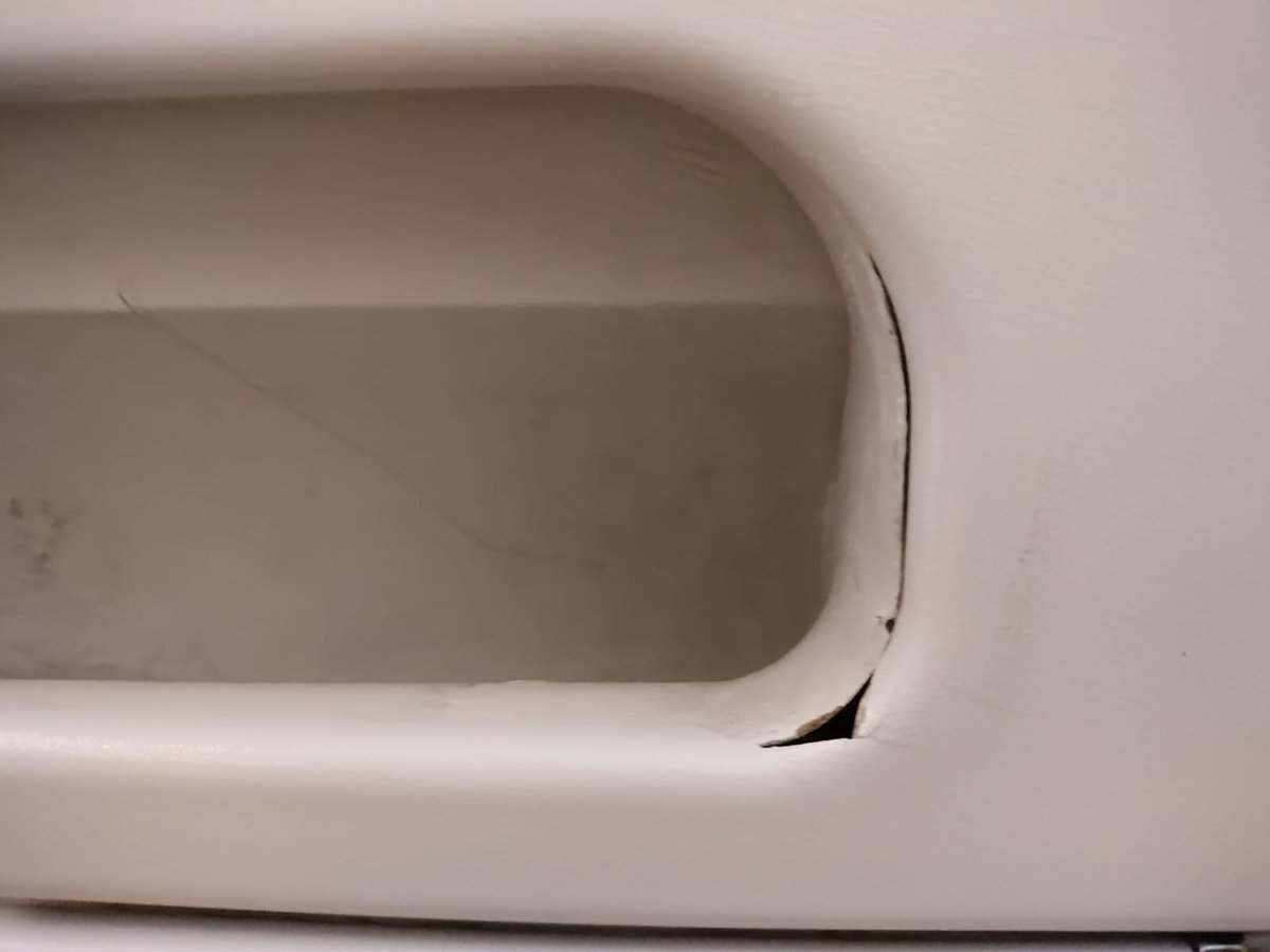 meenakship05's tweet image. @airindia - time for me to take business elsewhere !! Respite several follows - i still experience a 15 hour flight journey - that shakes a person in the air !! What are you really upto?  Any courtesy left ? 
#AI191 BOM to New York/EWR 
No mention of refund from @airindia