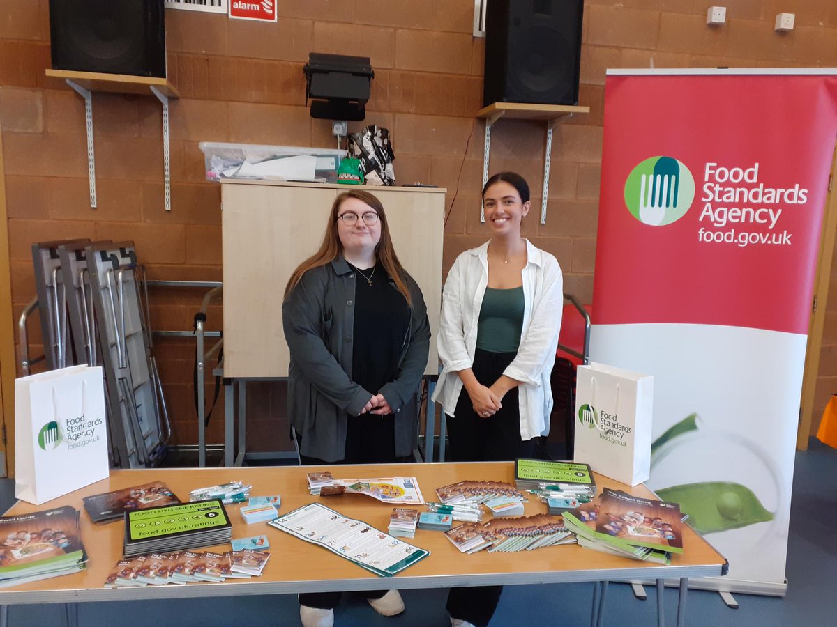 FSAinNI's tweet photo. Promoting the #EatwellGuide and #HealthyEating today - our very own Clare McElhinney and Amy Millar at Duncairn Community Centre today #NutritionNI #WeAreFSANI https://t.co/IbNZRt682R