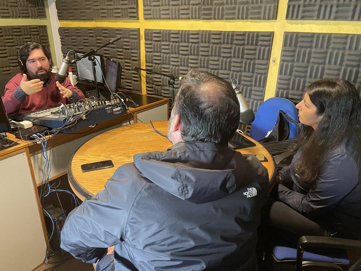 EnergiaBiobio's tweet photo. #Ahora📍En 📻@radioelcarbon de #Lota Seremi @d_espinozan y el Seremi (s) @MOPBiobio Claudio Morales explican los alcances del #PactoFiscal y el despliegue #GobiernoPresenteBiobío en #Colcura para inspeccionar las obras de mejoramiento y #eficienciaenergética del borde costero✅ https://t.co/DrR0ou6WmL
