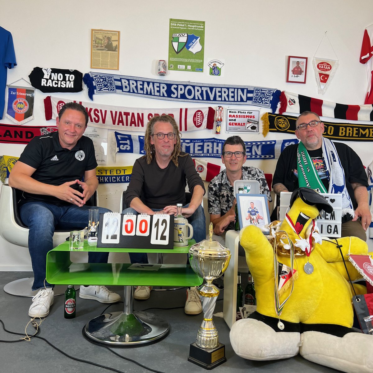 Die Zukunft der Stadionzeitung ist analog!

LateNight Folge 208 ist online.

Zu Gast: Holger Franz vom @BremerFV 

GEWINNE 😍🥰🤩
LateNight verlost 1 Dauerkarte für die Heimspiele vom <a href="/BremerSV/">Bremer SV</a> 
Der Bremer FV verlost 3 Fußbälle. Mehr dazu auf YouTube.

youtube.com/live/-JkD-e_yE…