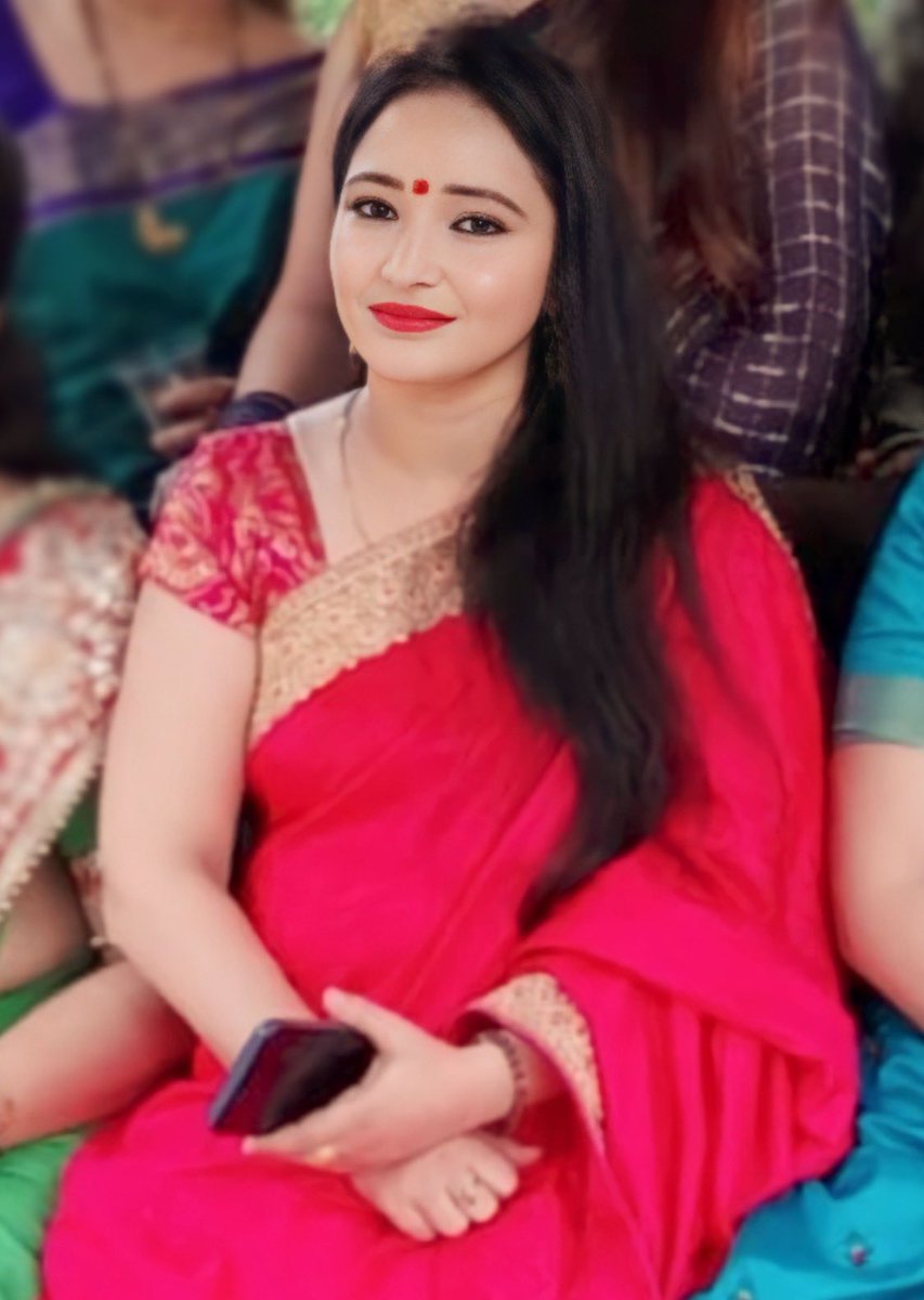 न तो उन लोगों जैसे बनो, जो धोखा देकर भी खुद को ग़लत नहीं मानते,
न उनकी तरह बनो, जो धोखा खा कर भी खुद को ही ग़लत मानते हैं..!!