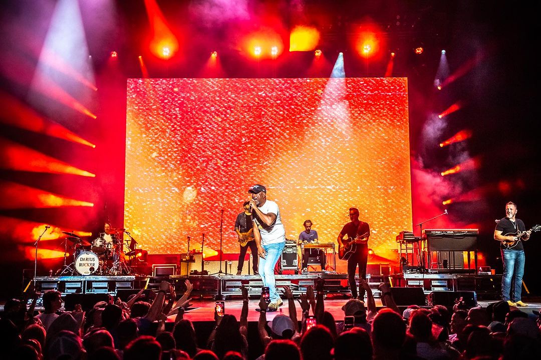 dariusrucker's tweet photo. Can I get a hell yeah if you’re coming to the #StartingFiresTour?! 🎫: https://t.co/alhNU4BIRR

(📸: Keith Griner) https://t.co/OnsoE4q3Vc