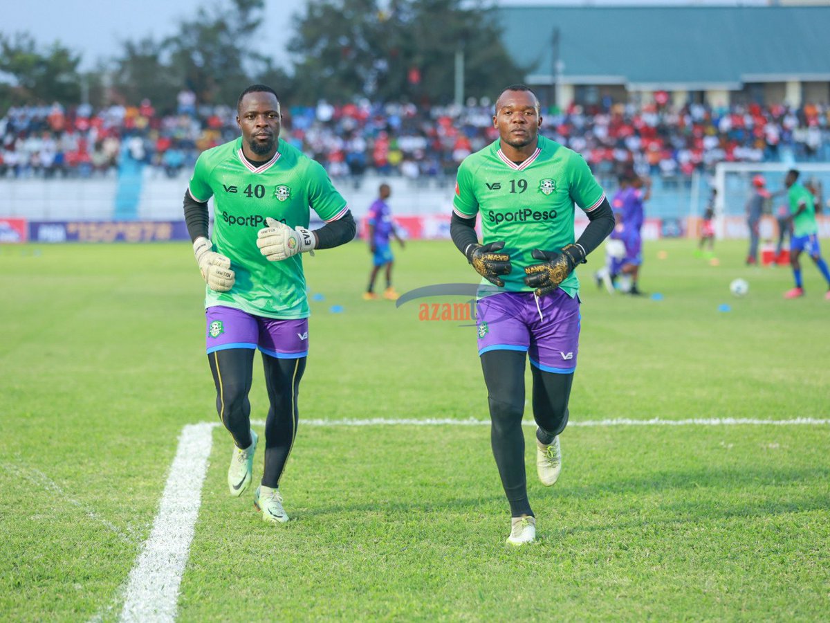 azamtvtz's tweet photo. SIMBA vs SINGIDA:  'warm-up'.

Mechi ni saa 1:00 usiku LIVE #AzamSports1HD 

 #NgaoYaJamii2023 #NgaoYaJamii #CommunityShield #CommunityShield2023  #Tanga2023  #MitoNiMaishaYetu #10DaimaDamdam #SimbaSC #SingidaFountainGate #SimbaSingidaFG #SimbaVsSingida https://t.co/xHNhRyZP2p