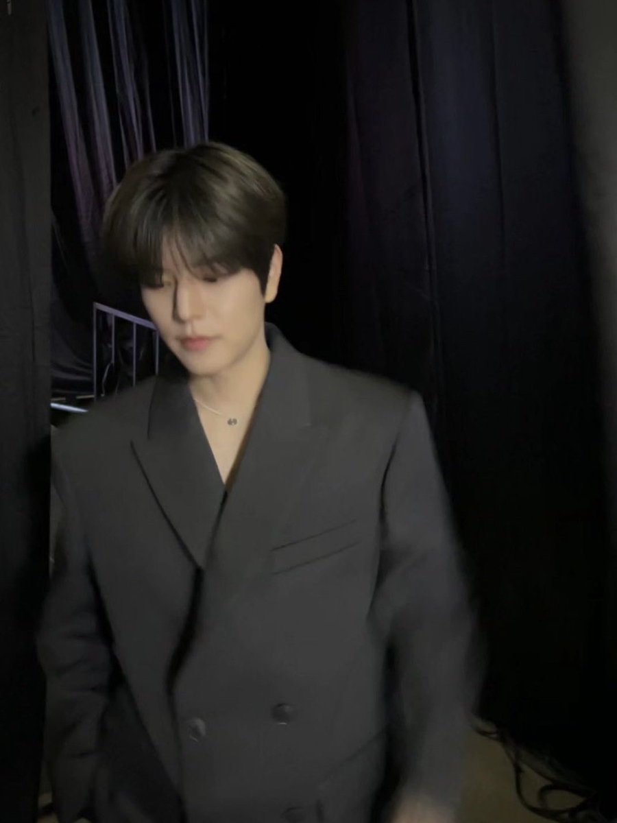 thinkseungyeji's tweet photo. 🖤🖤 https://t.co/Op6JnUfN9h