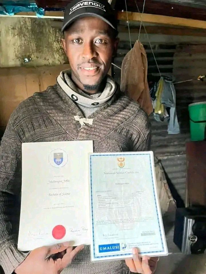 Malibongwe graduated at UCT with a BSC in applied Biology & Biochemistry in 2018,He has been unemployed since,He lives in Cape Town and his living condition has gotten worse💔 Pls Retweet his next employer could be on your TL 0724668775 Cyan #SenzoMeyiwatrial Prince Kaybee Zuma