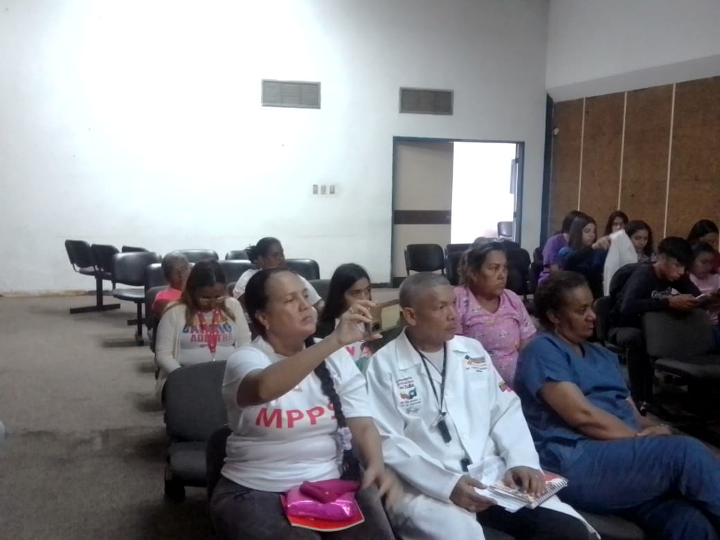Realización de foro Político Social de la red Comunal De Ministerio de Salud, ASIC Flores de Catia y el Hospital dr. Ricardo Baquero González.

#juntosporcadalatido
@mppssalud_vzla
@ds_caracas
@redambulatoriadsdc