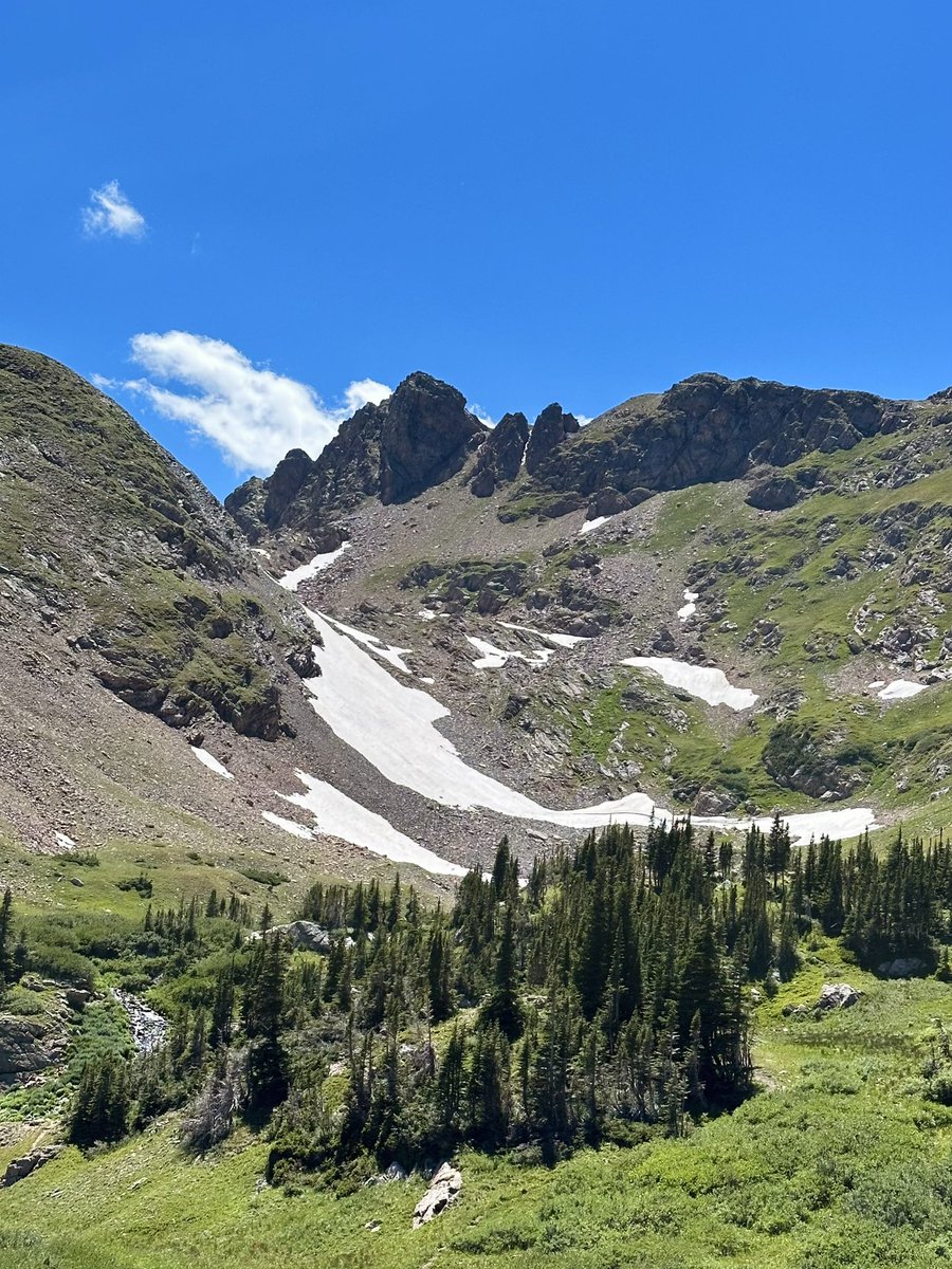 Hiked up to Heart Lake in the James Peak Wilderness, CO yesterday. 

My friend assured me a late start was justified because there was no chance of afternoon storms. I was skeptical but he was right and I’m glad I got to sleep in.

Views towards the Continental Divide: