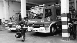 encierrobombmlg's tweet photo. Por la falta de mandos, hoy el parque de Bomberos central sólo dispone de un mando para las dos dotaciones.

Una de ellas irá sin un cabo, pero los fuegos artificiales de la feria marchan bien. 

Alcalde @pacodelatorrep, ¡¡¡pon más casetas!!! 😅 https://t.co/697XkGZ5UV