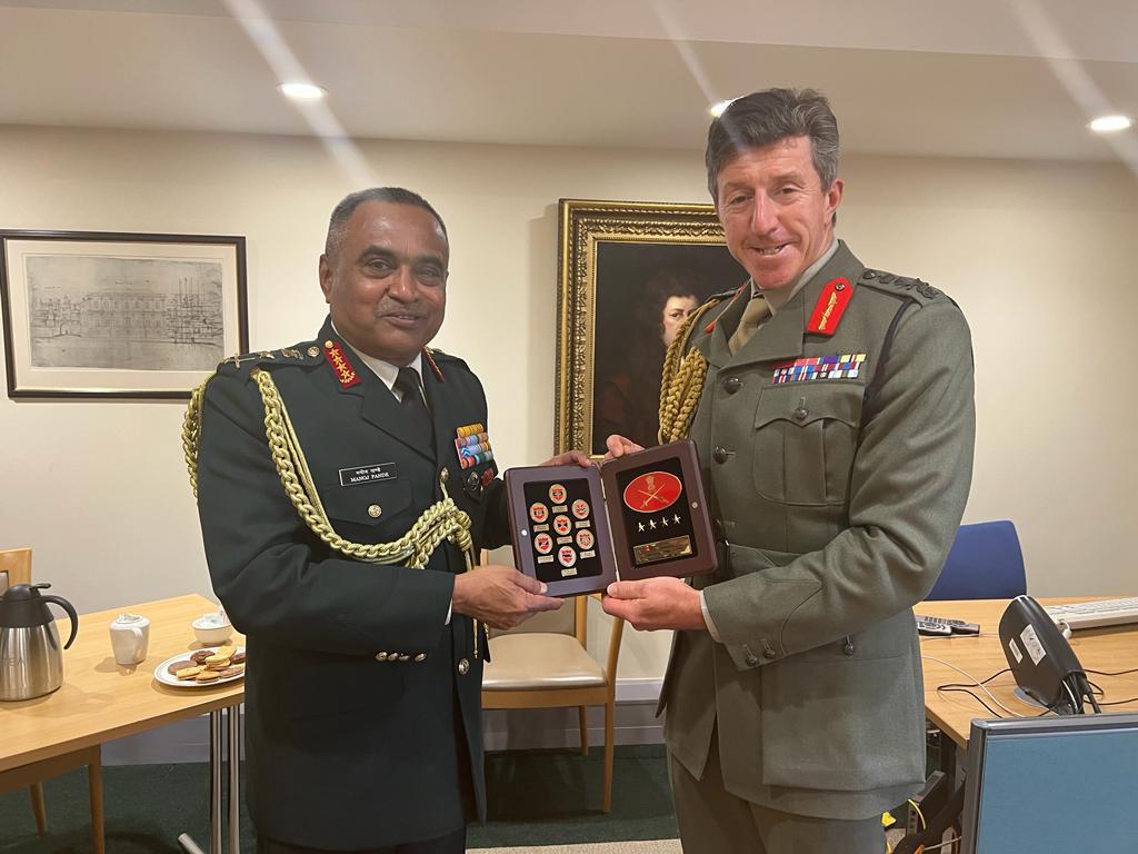ADG PI - INDIAN ARMY (@adgpi) on Twitter photo General Manoj Pande #COAS received an impressive Guard of Honour on arrival at Horses Guards, #London.
#COAS interacted with General Sir Patrick Sanders, Chief of General Staff #CGS of <a href="/BritishArmy/">British Army 🇬🇧</a> & General Gwyn Jenkins, Vice Chief of Defence Staff #VCDS on aspects of mutual General Manoj Pande #COAS received an impressive Guard of Honour on arrival at Horses Guards, #London.
#COAS interacted with General Sir Patrick Sanders, Chief of General Staff #CGS of <a href="/BritishArmy/">British Army 🇬🇧</a> & General Gwyn Jenkins, Vice Chief of Defence Staff #VCDS on aspects of mutual