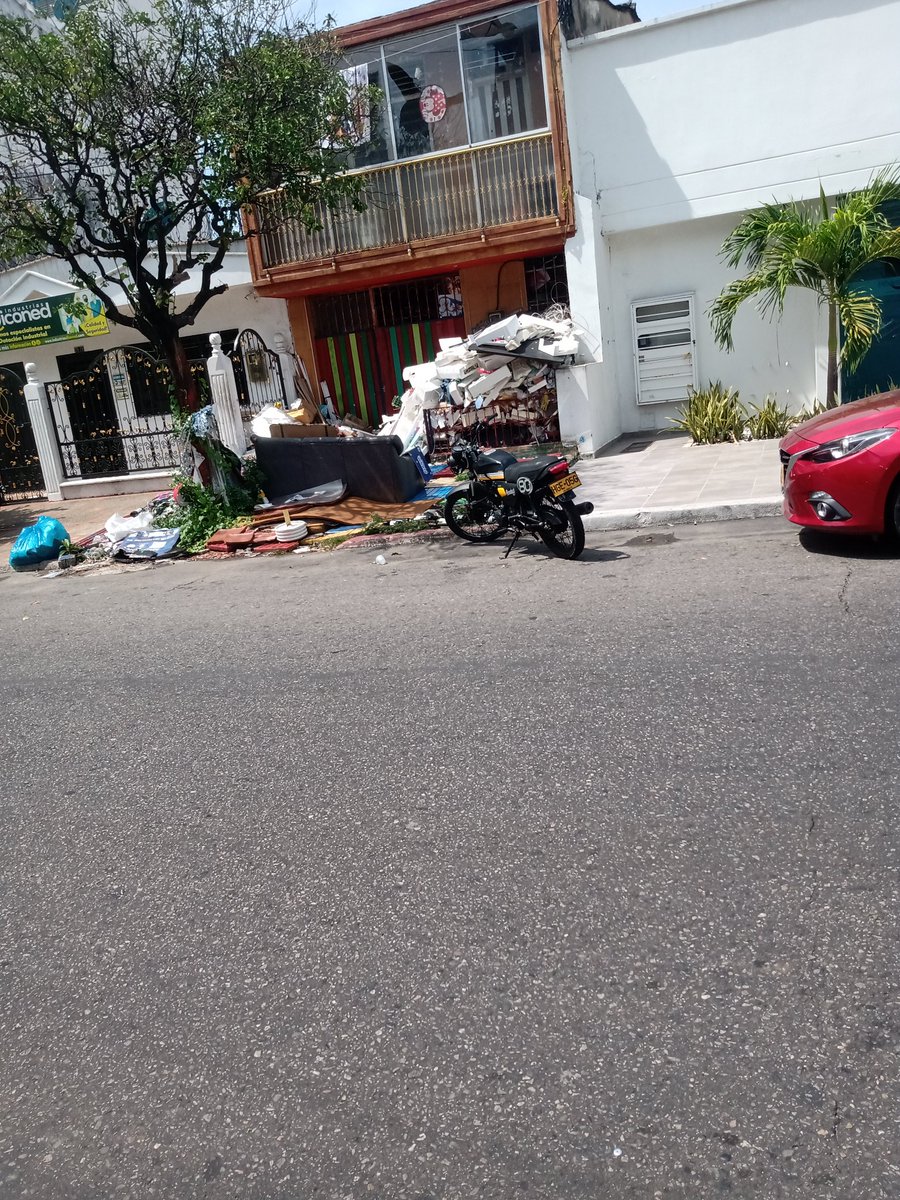 osmagobe's tweet photo. @alfonsoeljach @alcaldiabarranc Con mucho respeto hacía uds AYUDA es urgente recuperar y darle un mejor aspecto a está parte de nuestro sector comercial y residencial de nuestra amada ciudad. Gracias 🙏 https://t.co/pm2MuQwfBj