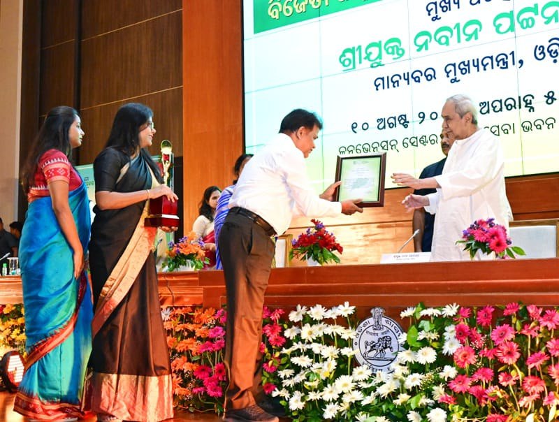 @Naveen_Odisha CM informed that 100% digitisation of land records by all other districts will be completed by end of this financial year. CM said that after the implementation of #5T Charter and by adhering to the principles of 'Mo Sarkar', #Odisha has become one of the pioneers in