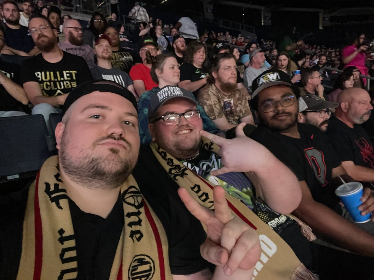 AaronLurty's tweet photo. Last night was off the hook!

Huge thanks to @ItsLurty &amp; #TwitterlessTrey for the awesome experience.

📸 PC of show: @ItsLurty https://t.co/eNLdqpRn3O