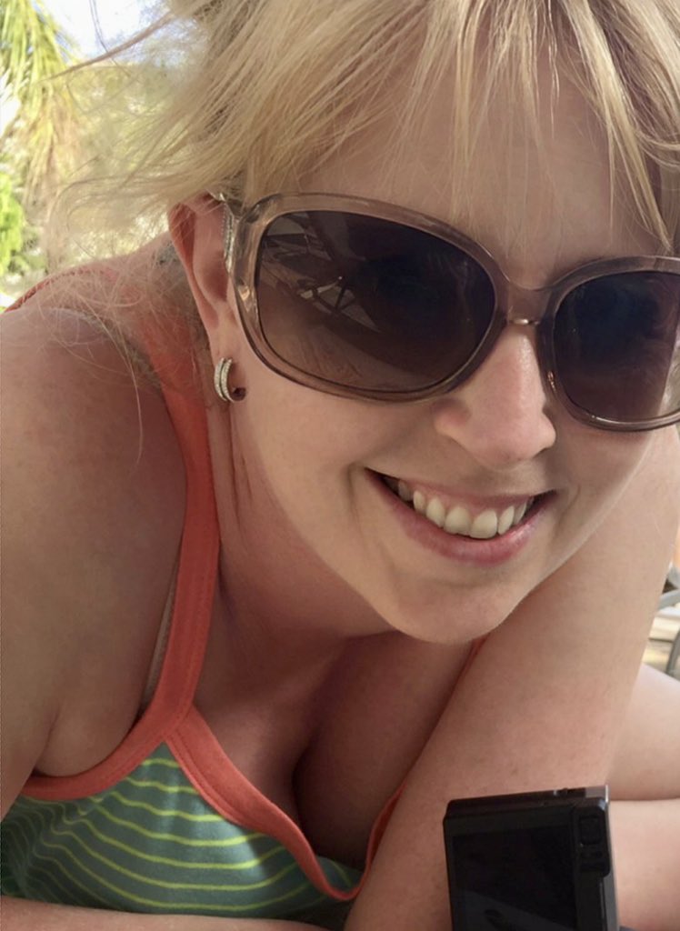 Socket1Sophie's tweet photo. Thank you for everyone who follows me in my considered but often foul mouthed abuse of all things Tory.

I’m gonna throw a party here on the south coast for all 12k of you, free bar.

RSVP 💙💋 https://t.co/pn3EWZlNPO