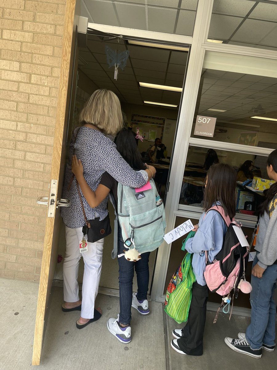 jmhRamos's tweet image. Welcoming rituals, morning circle, practicing routines + procedures ✅
We’re going to have a great year! @Escamilla_AISD