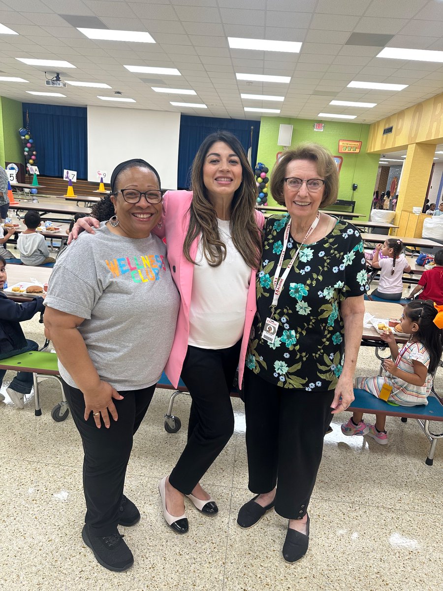 These two ladies (my 2nd & 3rd grade teachers ) 👩‍🏫 were some of my inspiration to be an educator when I was a little Magrill Mustang 🐴 so blessed to see them on my first day of school 🏫 #MyAldine
