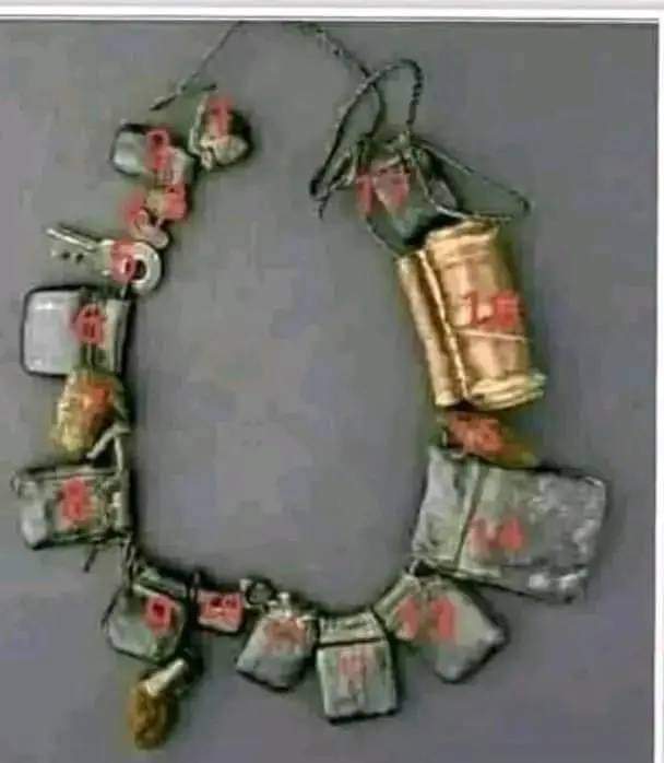 boshe_megersa's tweet photo. Breaking news
Amhara extremists fighting in Ethiopia have made #black_magic on their #necks and #armpits trusting that the bullet would not hit them. But failed. #Black_magic, #sorcery, #spells and #witchcraft mixed with Orthodox religion and considered normal in Amhara culture. https://t.co/MqFkbu2qhG