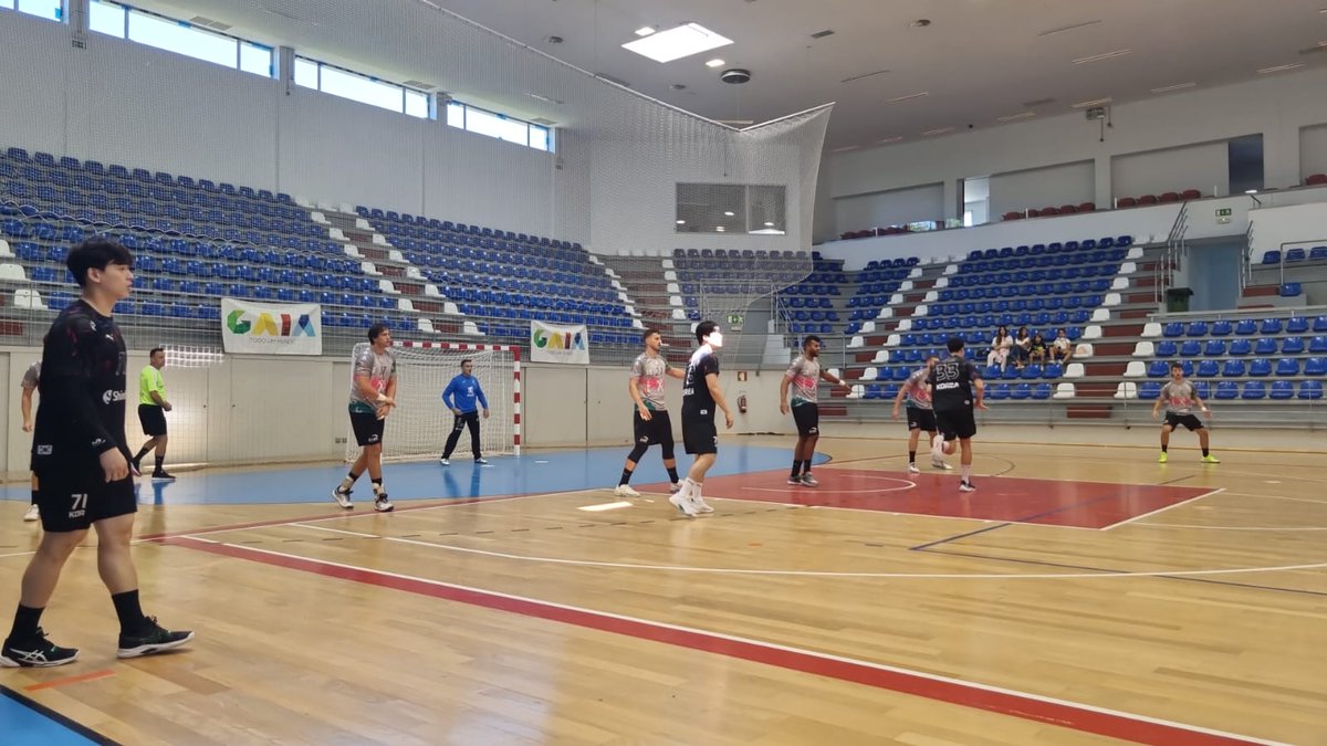 AngelXimenezBM's tweet photo. ⚔️ Reñidísima primera parte para nuestro equipo @ASOBAL que marcha al descanso con un ajustado 14-15 a favor del conjunto rival @handball_korea 🇰🇷

Por delante quedan otros 30 minutos de lucha 🔥 para cerrar nuestro paso por la #GaiaHandballWeek 🤾‍♂️

#VamosMiGenil #VamosAX https://t.co/eBmcw96l6q