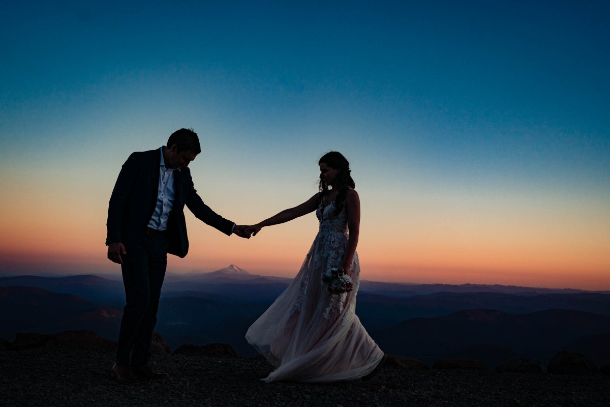 Jessica_A_Hill's tweet photo. What more do you need than a mountain, a lover and FOREVER?!🗻

#mthoodoregon #sunsetweddingimages #mountainwedding  #portlandweddingphotographer #weareengaged #justmarried #oregonbride #oregonbridemagazine #portlandbrideandgroom #weregettingmarried #tietheknot #silcoxhutweddings https://t.co/5LAuazNyX2