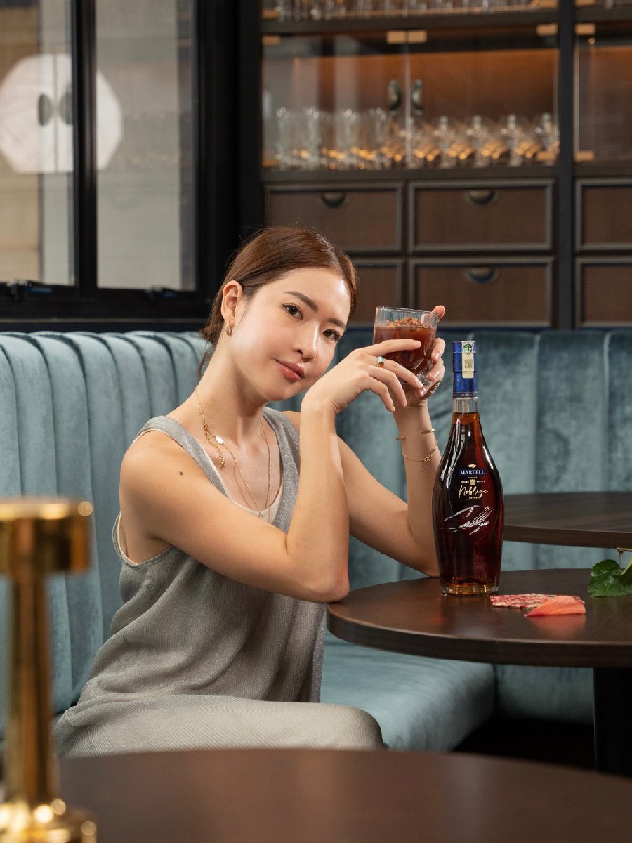 martell's tweet photo. A sweet and refreshing delight is born when Isabella Kuan works her magic with Noblige Coffee!
Have you yet tried the #NobligeCoffee, our new signature cocktail?
#Martell #MartellNoblige #MartellCocktails #SwiftOnes #Cognac #Cocktails #Mixology #RefreshingDelight #SummerVibes https://t.co/oVjySS01Cl