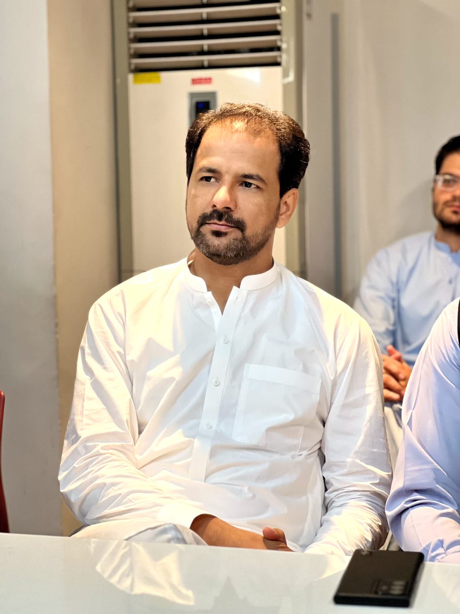 youthinconclave's tweet photo. 🌟A big thanks to Mr. @muhjayAhmad  Co-Founder of @berastores for joining us at TechConnect: Peshawar. Your presence truly enhanced the event, and your contribution made a significant impact.🌟

#ThankYou #TechConnectPeshawar #PeshawarEvent #YIC #Bera https://t.co/uhIHYyqIni