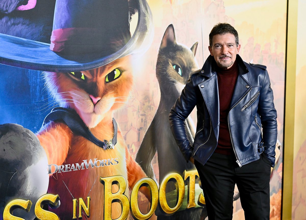ShrekHistory's tweet photo. Happy 63rd Birthday to the legendary voice of Puss in Boots, Antonio Banderas! (August 10th, 1960) 🎂🐱 https://t.co/UhYp7Y8hwc