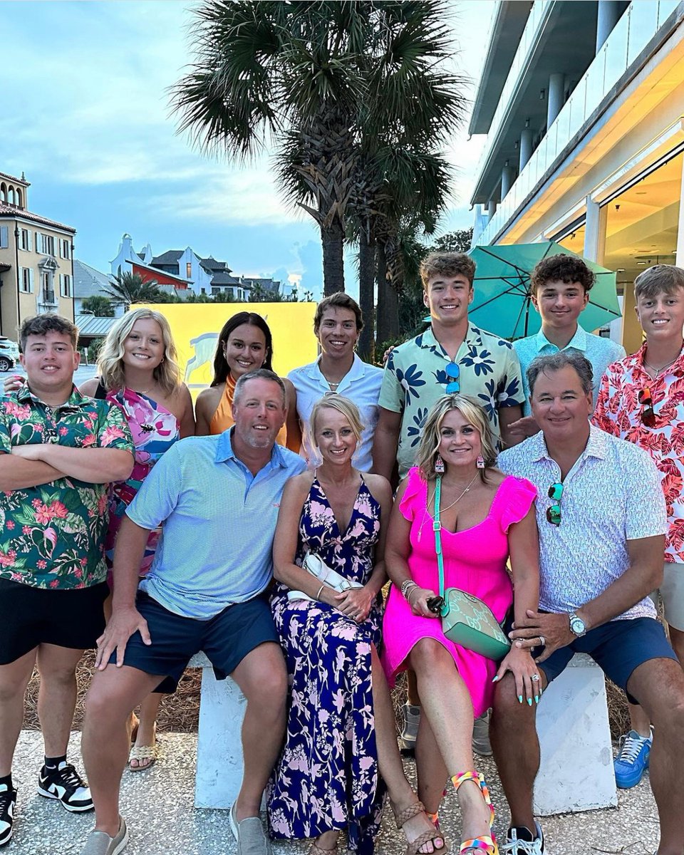 surfingdeer_'s tweet photo. These folks look like they're ready for a FABULOUS time! 🥳 They definitely came to the right spot 🌊 🦌
📸: @racheldeloache
.
.
.
#SurfingDeer #FabulousFood #ColorfulStories #SeagroveBeach #30Arestaurants #30Aeats #30Afoodie #dinelocal #HartleyRestaurantGroup https://t.co/NtByCNLpI2