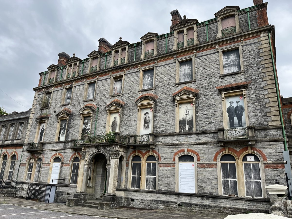 coaltrimmers1's tweet photo. Many Penarth Coal Trimmers would have passed this former hotel in their way to the docks.  Built in 1868 by the Taff Valley Railway company to attract sea captains and wealthy businessmen from Penarth Docks.  #coaltrimmers   #penarthtrimmers  #penarthdocks https://t.co/dUSk3wnS4W