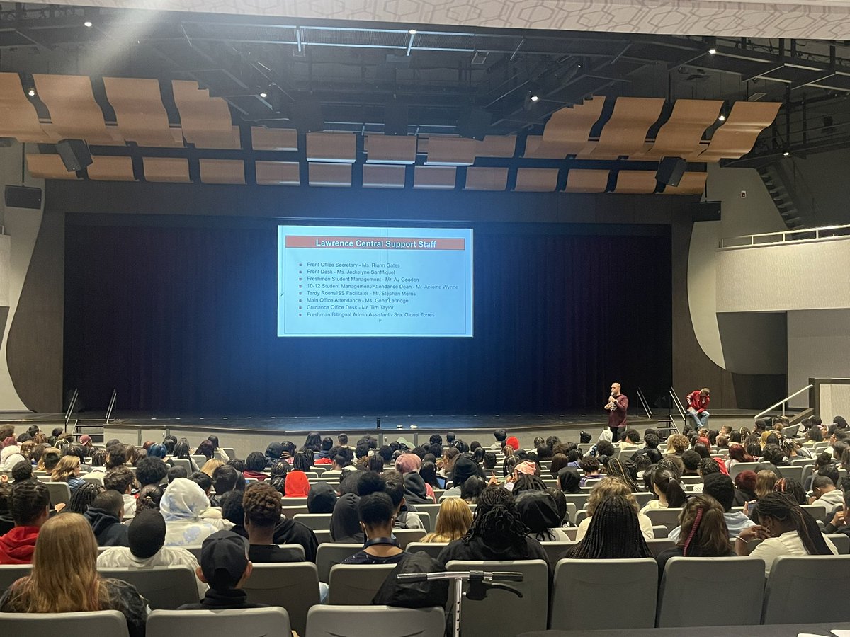 LCHSBears's tweet photo. Mr. Maloney leading the way in our 10th grade class meeting. Care, support, high expectations and plenty of opportunities for our students! #LCExcellence #PrideOf56thSt https://t.co/4HViqUtkzi
