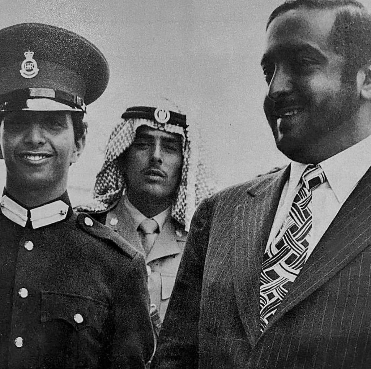 رحت مثل الشمس متواري 
وانطفى ضي الوطن كله