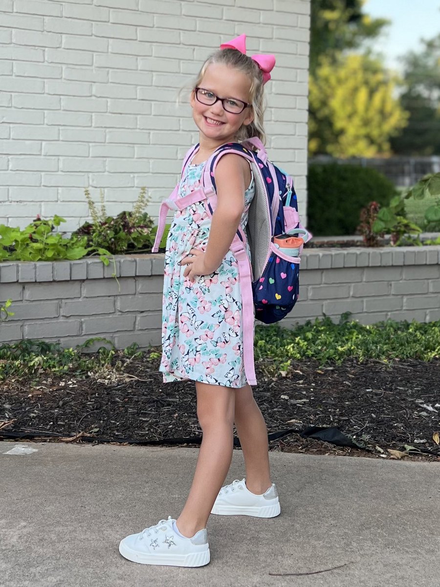 RepMoore57's tweet photo. First day of 7th, 5th, and 1st grades for these amazing kiddos! Canβt wait to see how much they grow and all they accomplish this year! πͺοΈπͺοΈπͺοΈ@CPSRedTornadoes
#oklaed #okfirstday #cpsreds #BuildingChampions https://t.co/Aacz01BrNZ