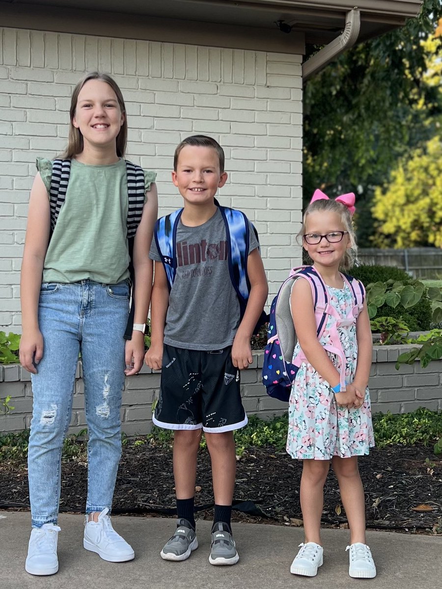 RepMoore57's tweet photo. First day of 7th, 5th, and 1st grades for these amazing kiddos! Canβt wait to see how much they grow and all they accomplish this year! πͺοΈπͺοΈπͺοΈ@CPSRedTornadoes
#oklaed #okfirstday #cpsreds #BuildingChampions https://t.co/Aacz01BrNZ