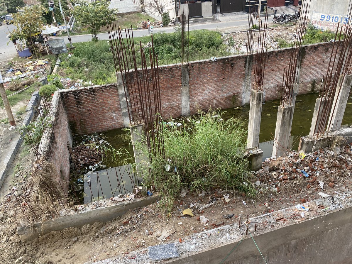 vineet_2811's tweet photo. @noida_authority @CeoNoida https://t.co/ueGzt7H1VT
