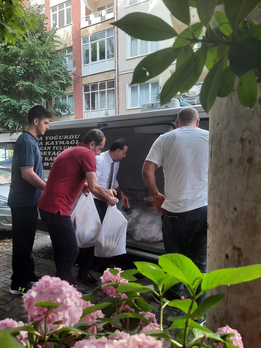 Hak şerleri hayr eyler zanetme ki gayreyler arif anı ser eyler mevla görelim neyler her neylerse güzel eyler işin sonuna bakacaksınız patırtıya gürültüye değil.