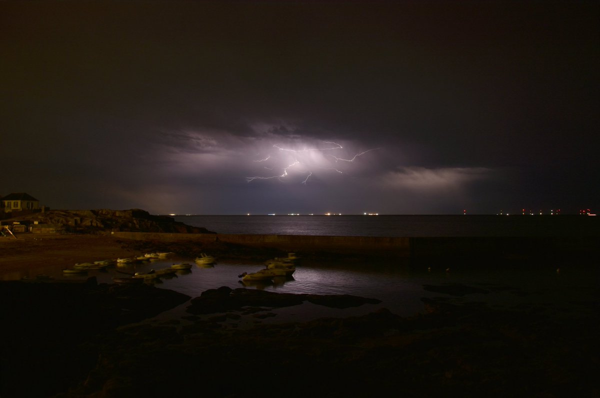 Nuit électrique depuis le port Saint-Michel à @BatzsurMer

📸⚡️🌊