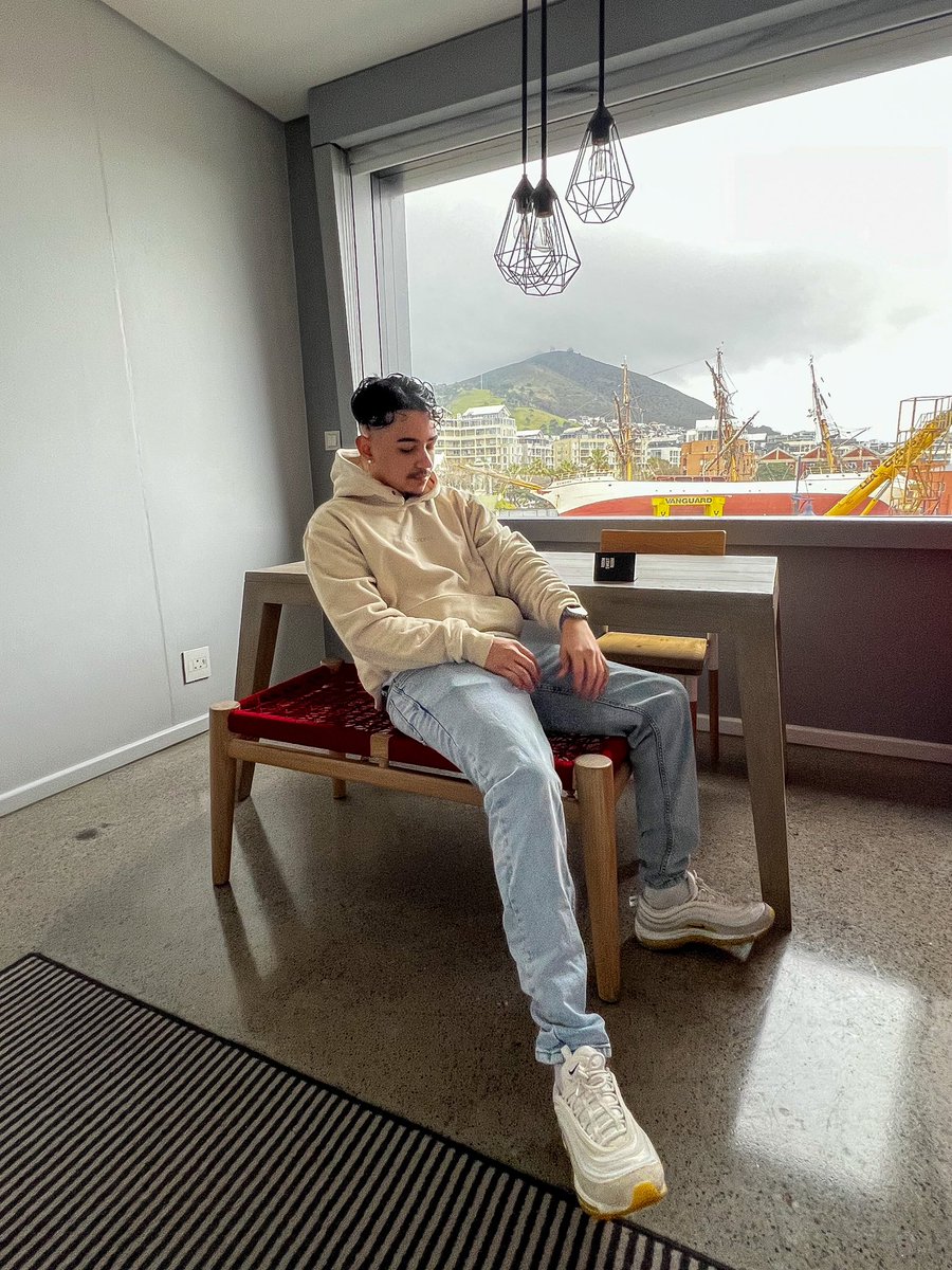 vacay tweet media
