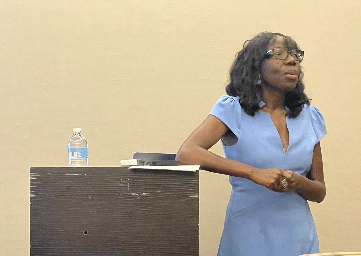 bradleywilson09's tweet image. Marjorie Valbrun @EditorMarjorie @insidehighered said she'd rather hire a young person who is a strong reporter. "There’s a lot of pretty writing over strong reporting. If you can’t do the reporting, you don’t have the goods." @EditingChamps @AEJMC @AejmcS