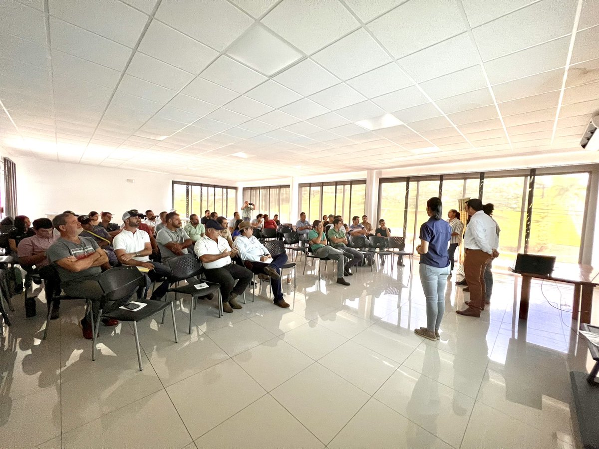 #enestemomento: Taller sobre buenas prácticas pecuarias para exportar a la Unión Europea. Estamos desde Santa Rosa de Pocosol en San Carlos, zona norte del país.