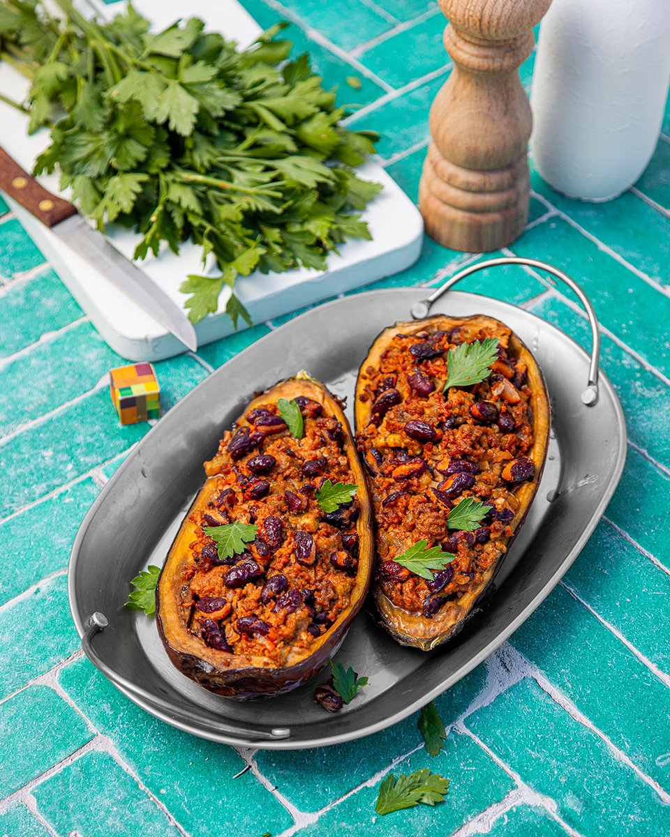 Aubergine et haricots rouges, le mariage inattendu qui fait des merveilles ! 🫘🍆

Une recette estivale très simple avec de la tomate et du bœuf haché. Profitez d’un mix équilibré et savoureux de légumes, de viande et de #légumineuses. 😋

La #recette : bit.ly/3s8OhpF