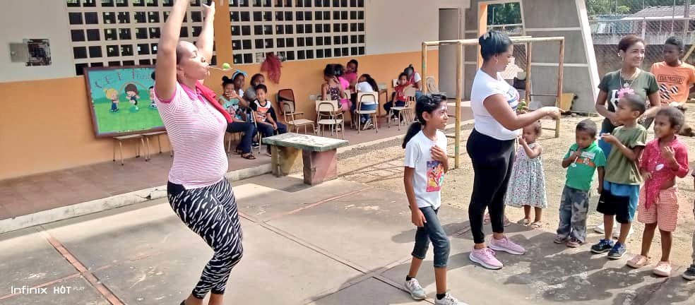 ¡Plan Agosto Escuelas Abiertas 2023!
En el Marco de Agosto Escuelas Abiertas el CEI Pantoño del Municipio Ribero se realizan diferentes actividades de esparcimiento para nuestros niños y niñas. 

¡Alegría!

#VenezuelaRecuperóLoSuyo

<a href="/NicolasMaduro/">Nicolás Maduro</a> 
@MPPEDUCACION 
<a href="/_LaAvanzadora/">Yelitze Santaella</a>